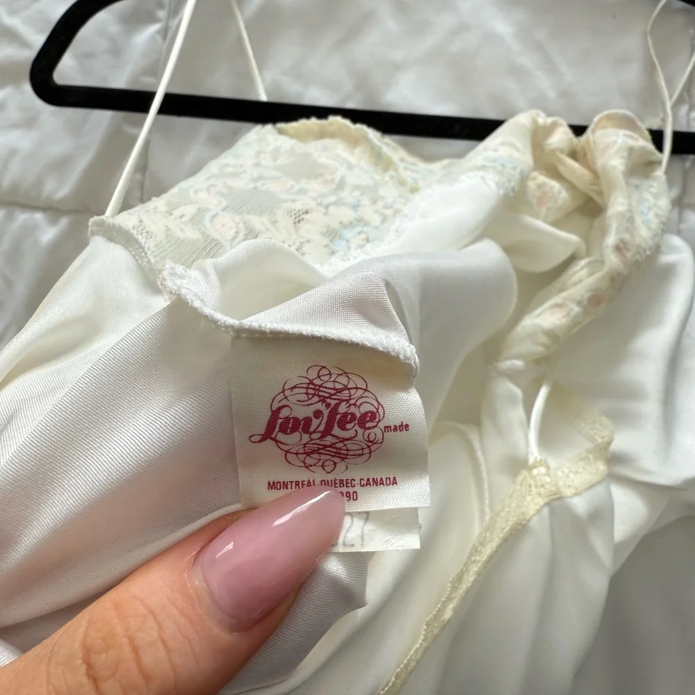 Vintage Elegant White Lace Trim Nightgown - Picture 7 of 9